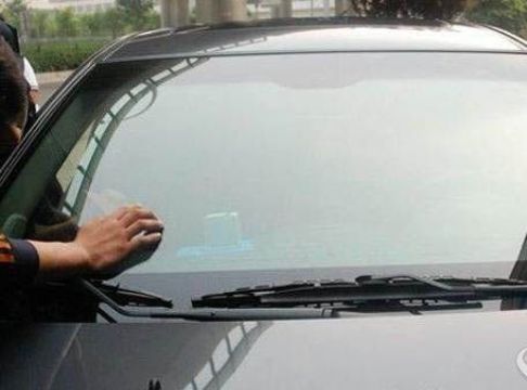 點(diǎn)擊查看詳細(xì)信息<br>標(biāo)題：汽車玻璃 閱讀次數(shù)：2690